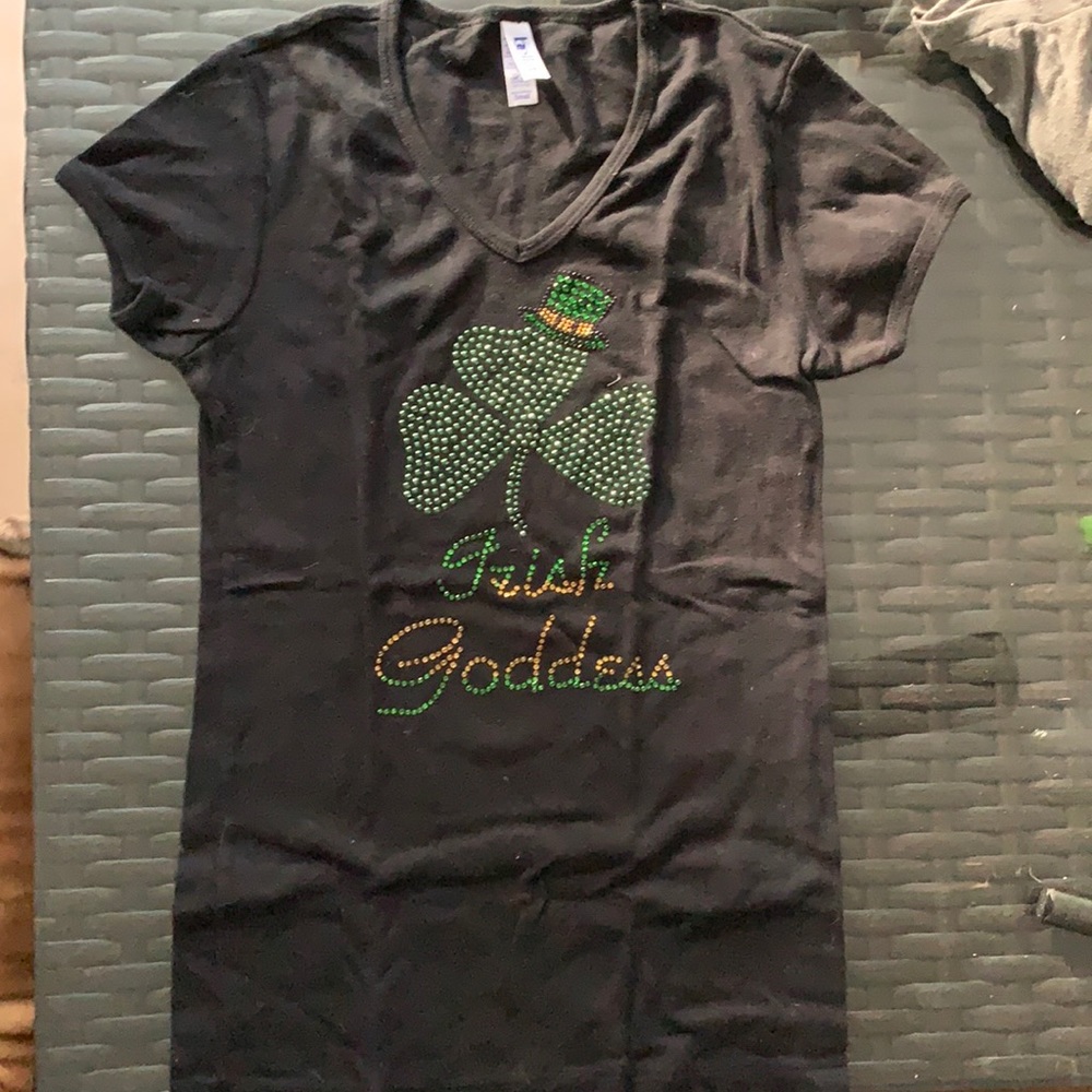 Irish goddess vneck